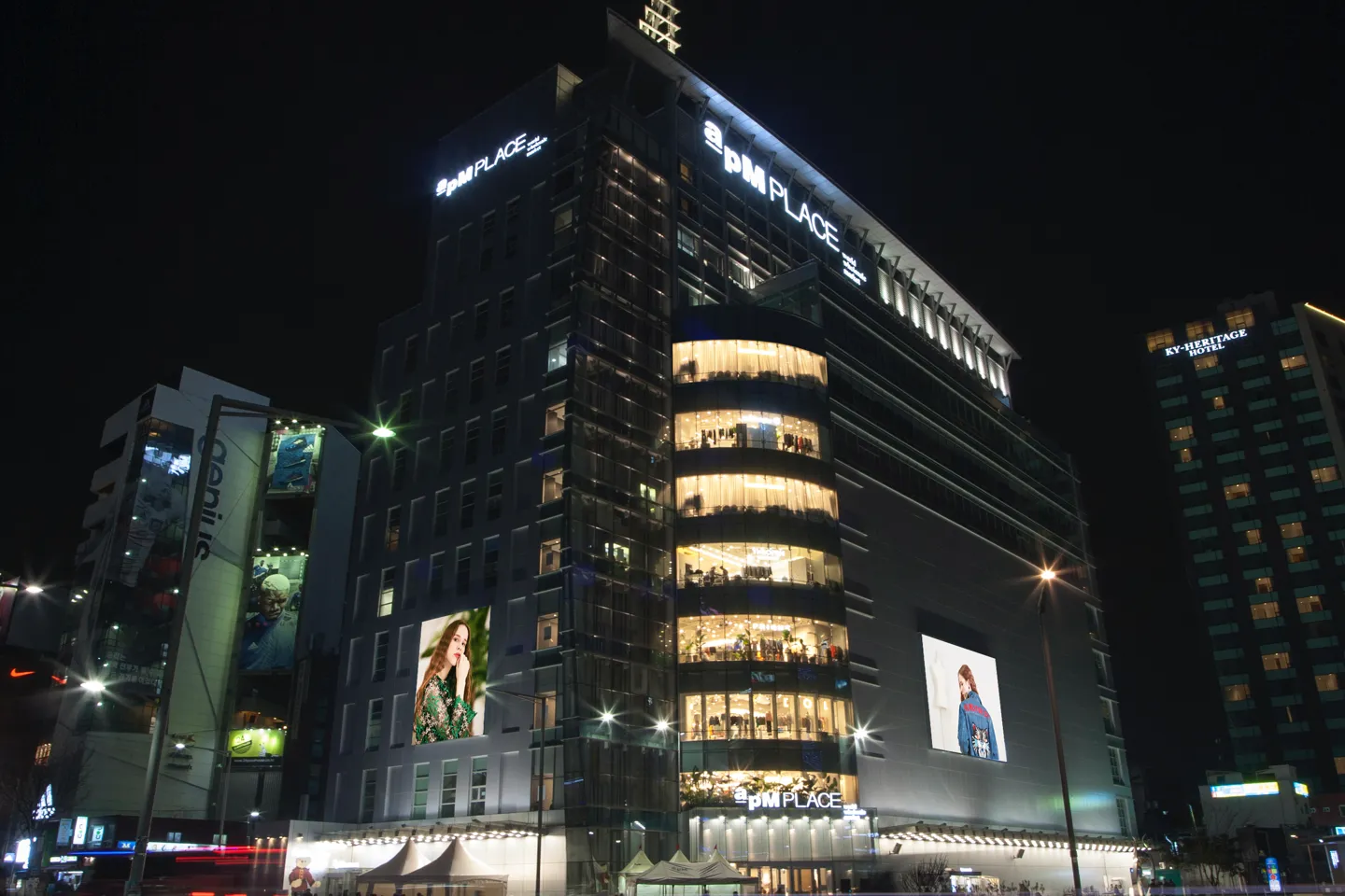 apM PLACE building in Dongdaemun at night